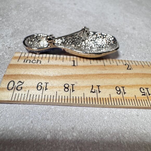 Bowling Pin Brooch Set, Vintage Patriotic Enamel Pins (Pair) - Picture 5 of 6